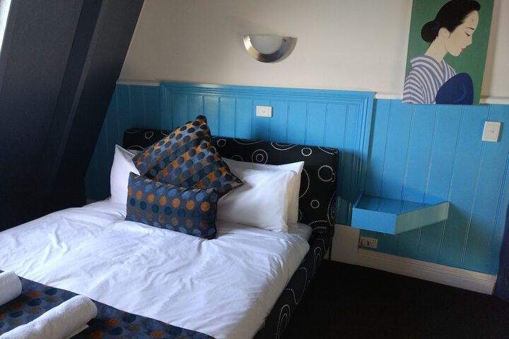 Room 10 of 96