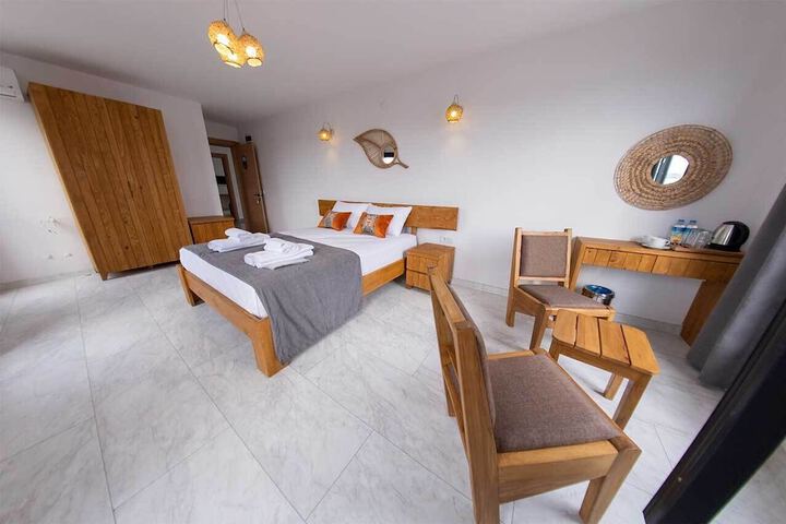 Room 5 of 17