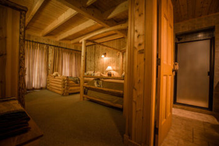 Room 33 of 47
