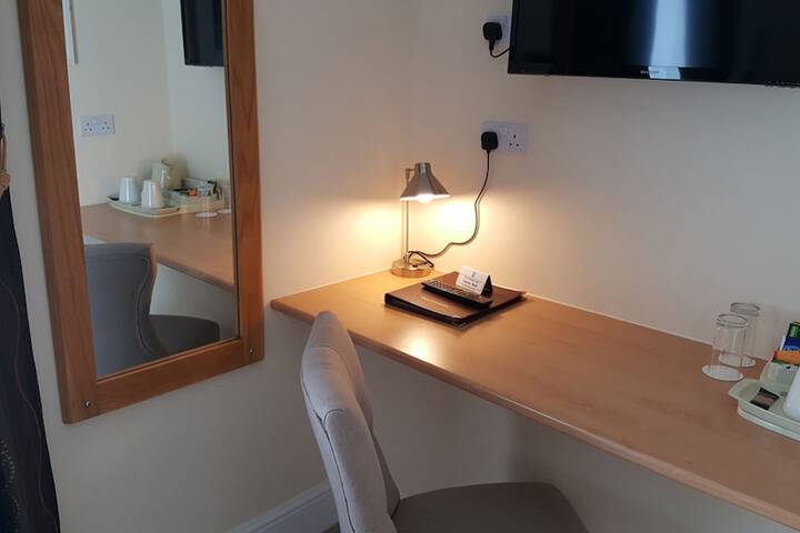 Room 16 of 86
