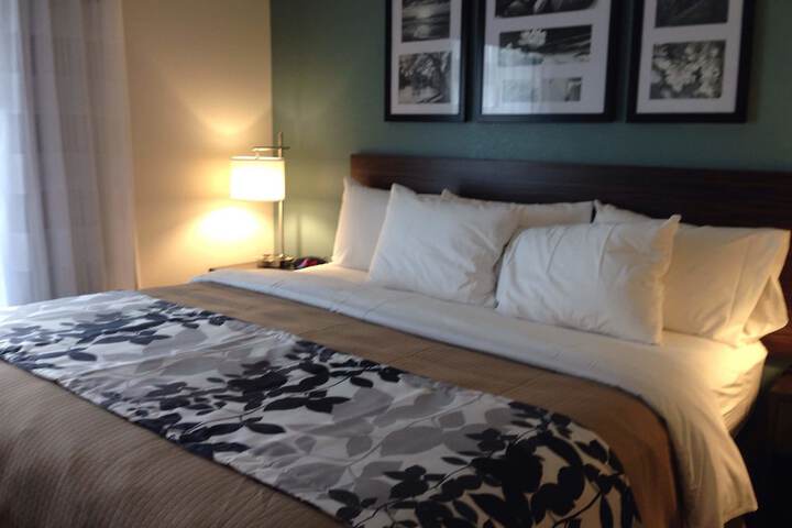 Standard | King Bed (9 of 18)