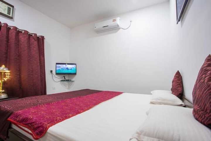 Room 8 of 60