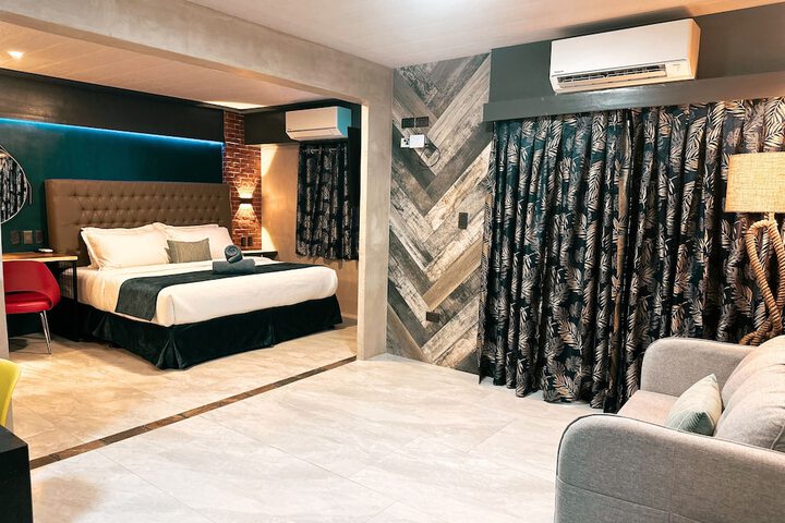Room 53 of 80