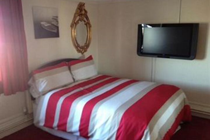 Room 6 of 14