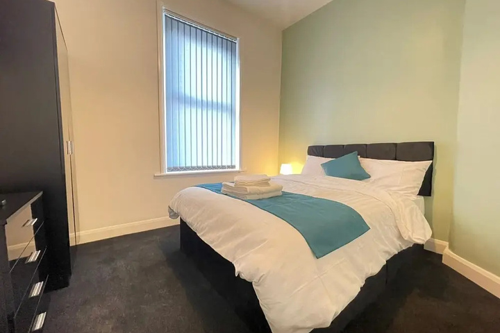 Room 6 of 18