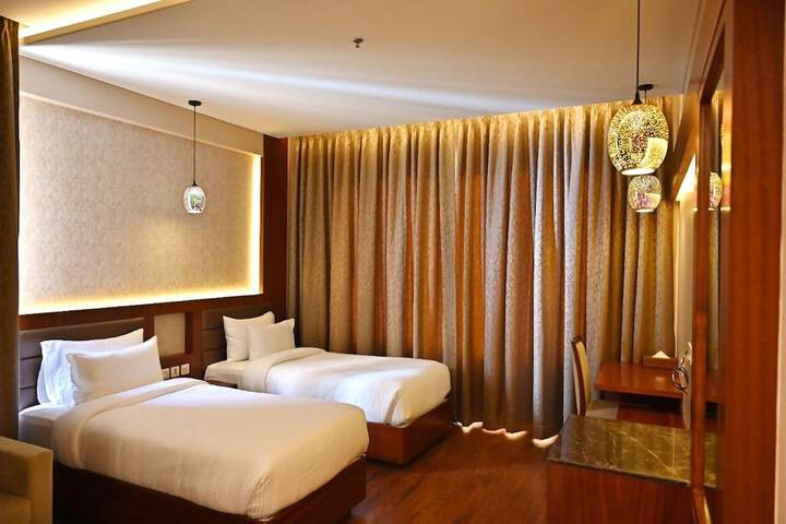 Room 6 of 37