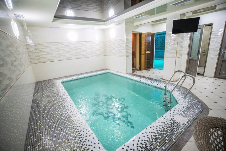Pool 60 of 82