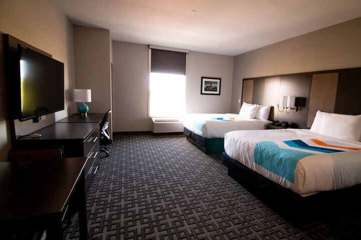 2 Queen Beds (2 of 7)