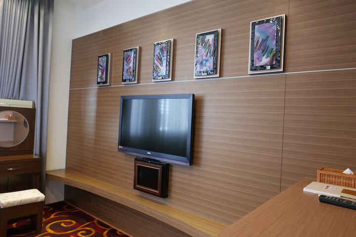 Room 14 of 64