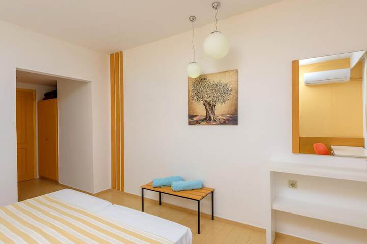 Room 19 of 73