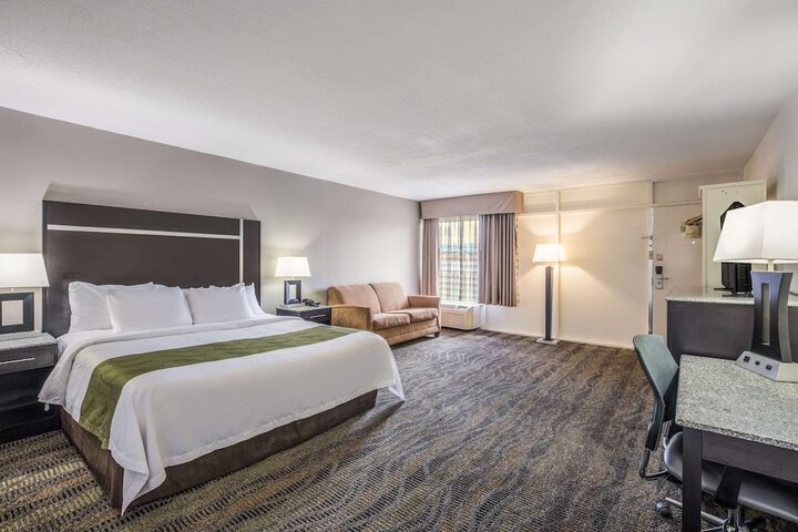 Room 27 of 70