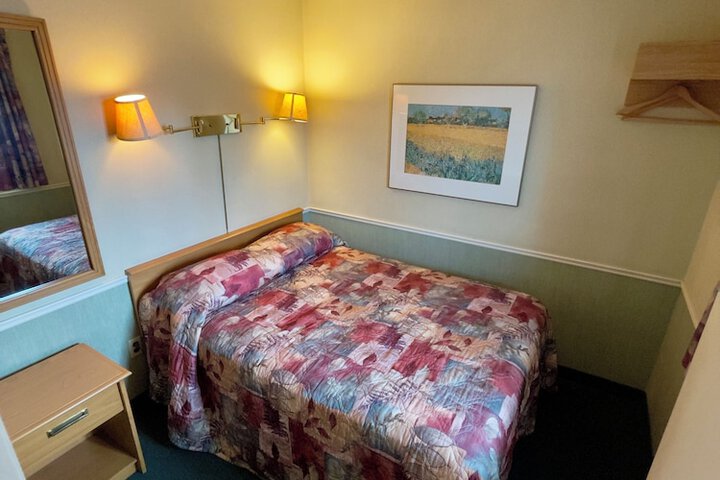 Room 10 of 31