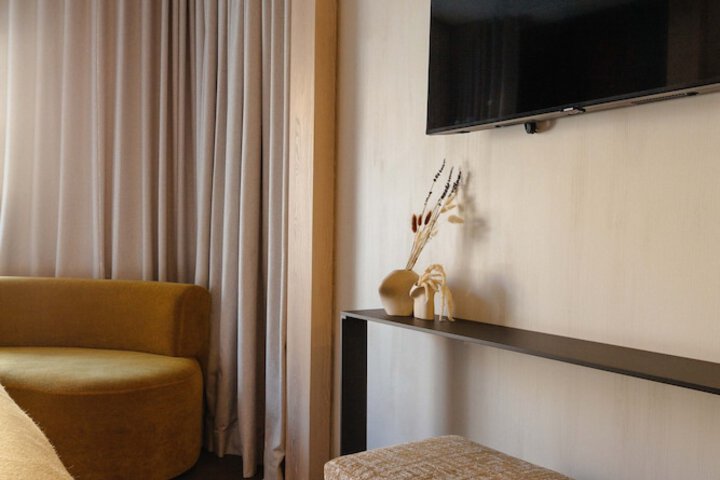 Room 8 of 63