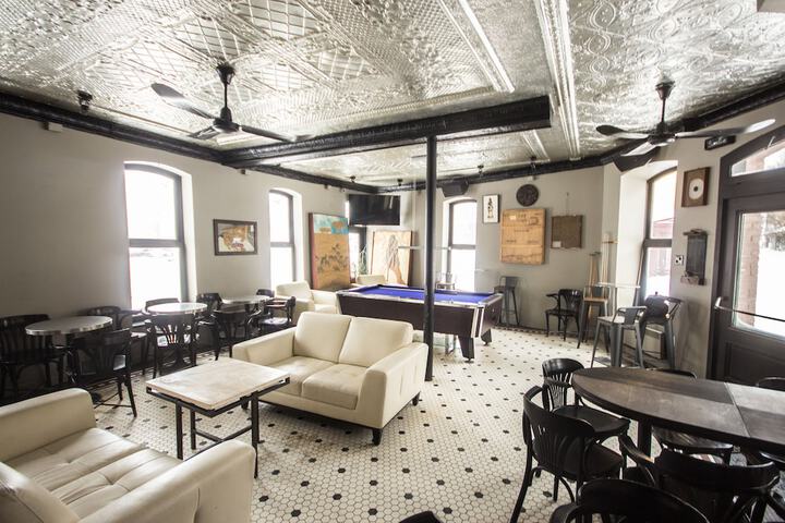 Lounge 43 of 47
