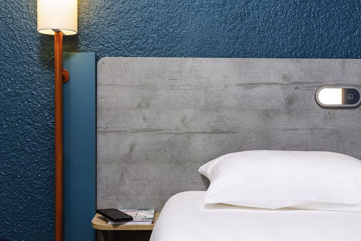 Room 4 of 38