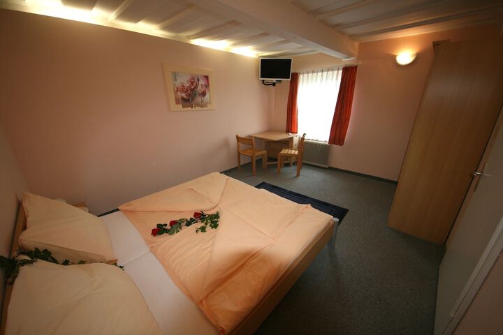 Room 4 of 89