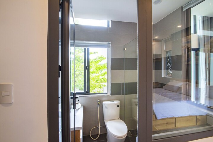 Room 20 of 28