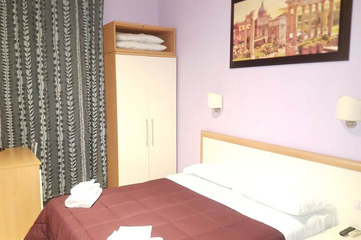 Room 7 of 16