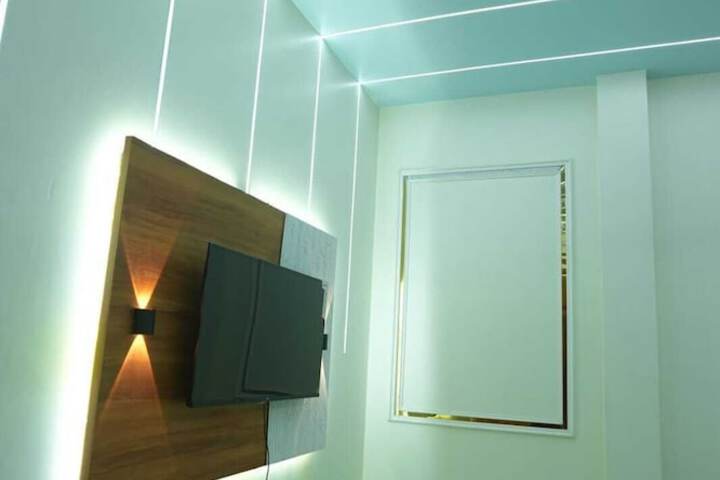Room 10 of 28