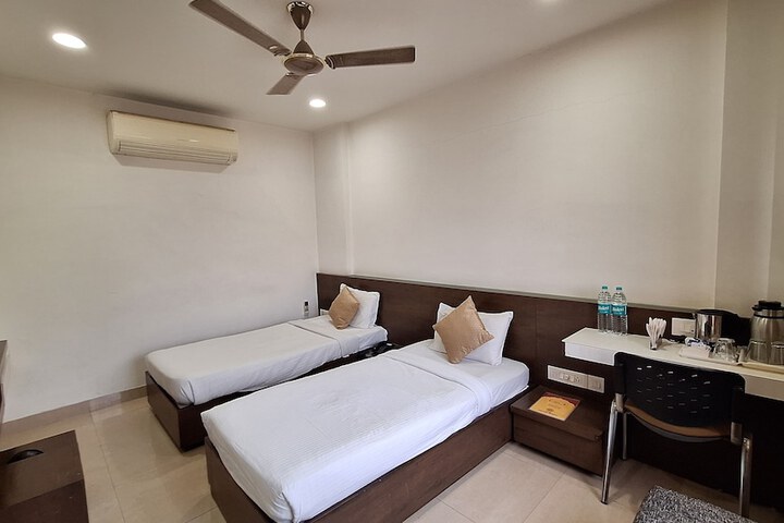 Room 14 of 32