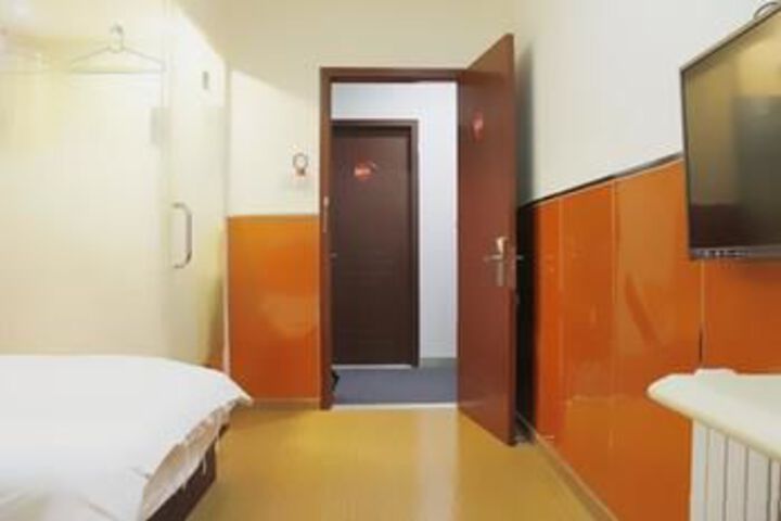 Room 13 of 36