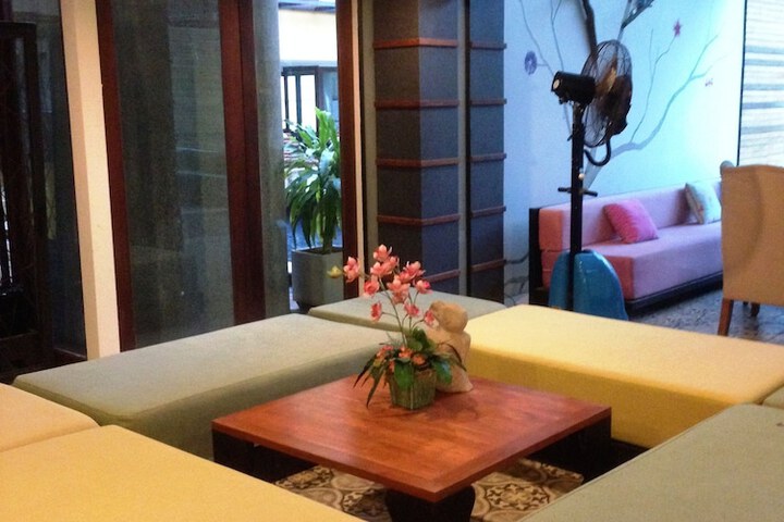Hotel Lobby
