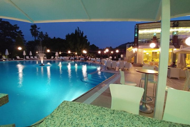 Pool 51 of 63