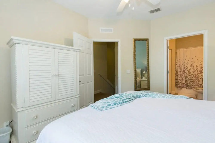 Room 5 of 20
