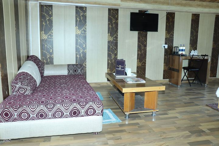 Room 11 of 20
