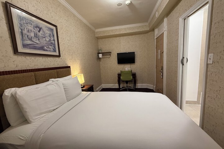 Room 17 of 66