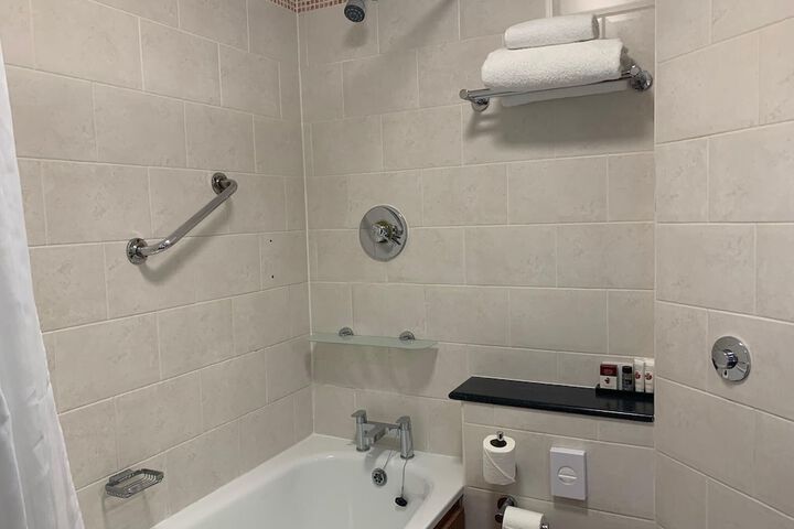 Room 9 of 17