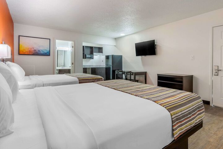 1 Queen Bed (7 of 34)