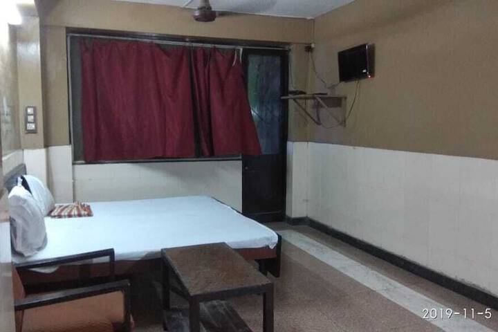 Room 5 of 12
