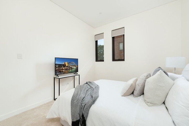 Room 4 of 9