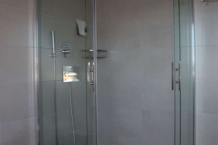 Room 8 of 19