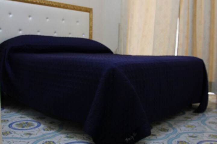 Room 3 of 28