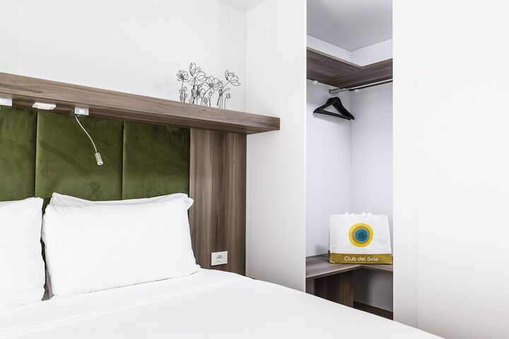 Room 34 of 136