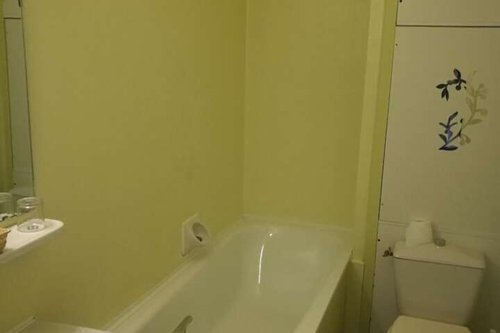 Room 28 of 51