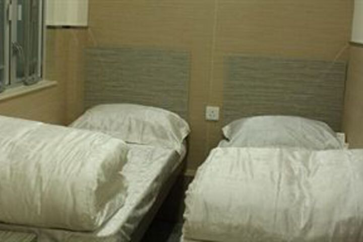 Room 4 of 14