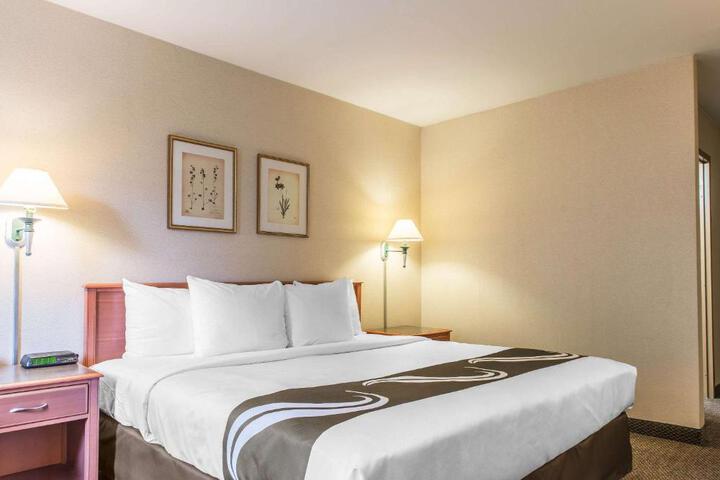 1 King Bed (8 of 19)