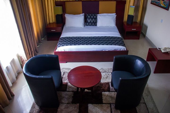 Room 8 of 69