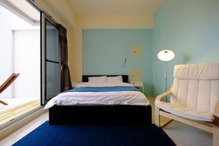 Room 13 of 33