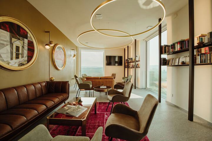 Lounge 59 of 81