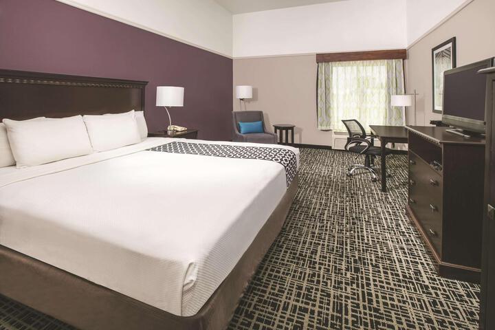 1 King Bed (14 of 16)
