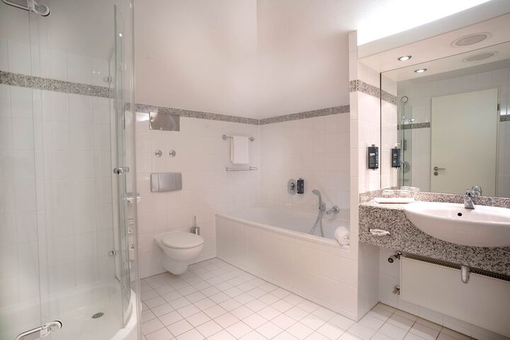 Room 40 of 102