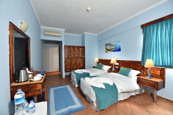 Room 4 of 75