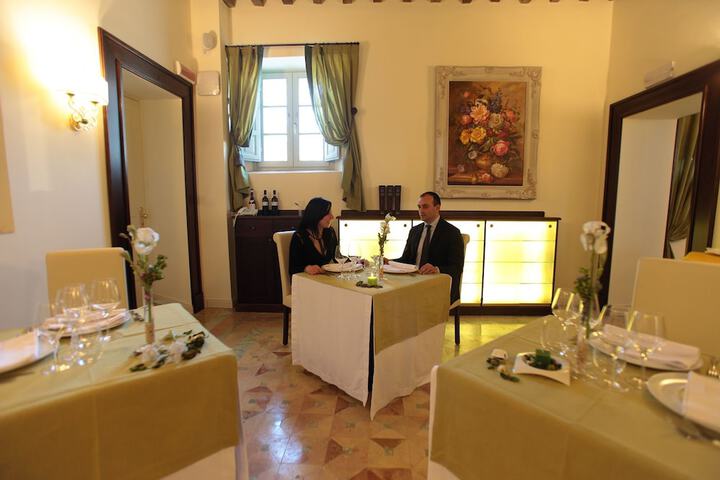 Dining 103 of 151