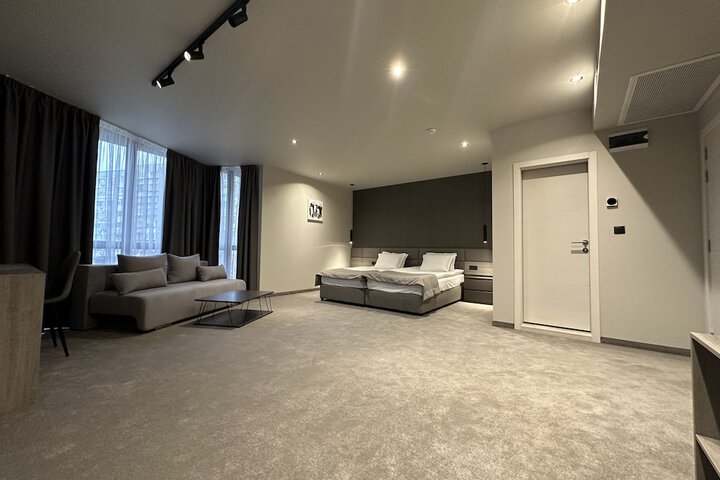 Room 10 of 22