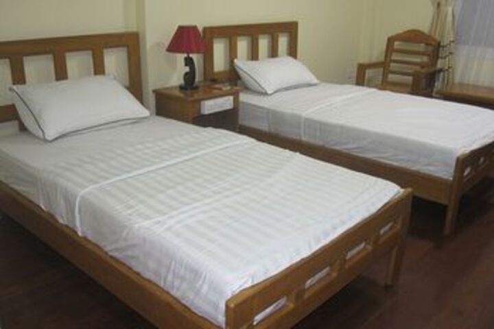 Room 13 of 32