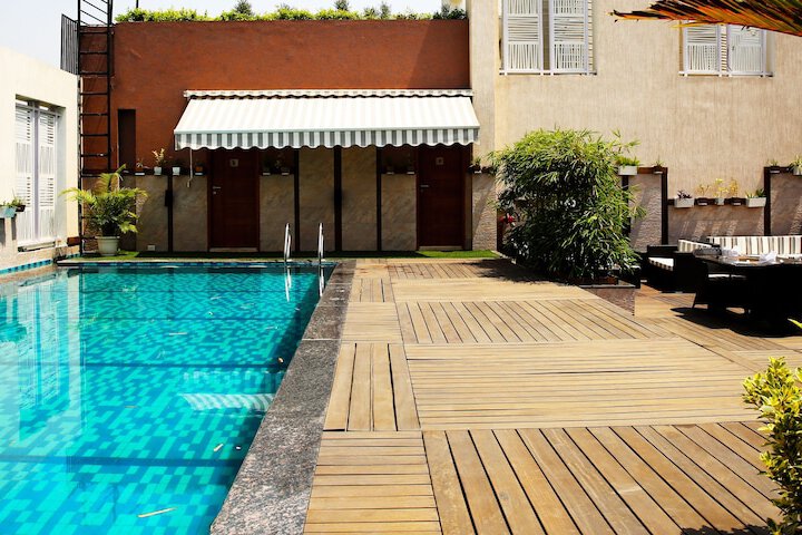 Hotel with Pool